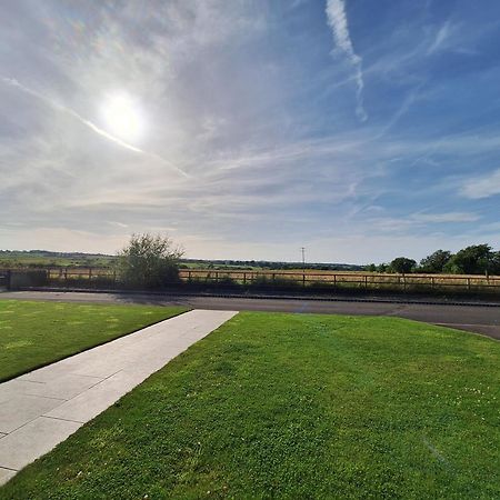 Lanarkshire Apartment- Views- Sleeps 4- Balcony Larkhall  Luaran gambar