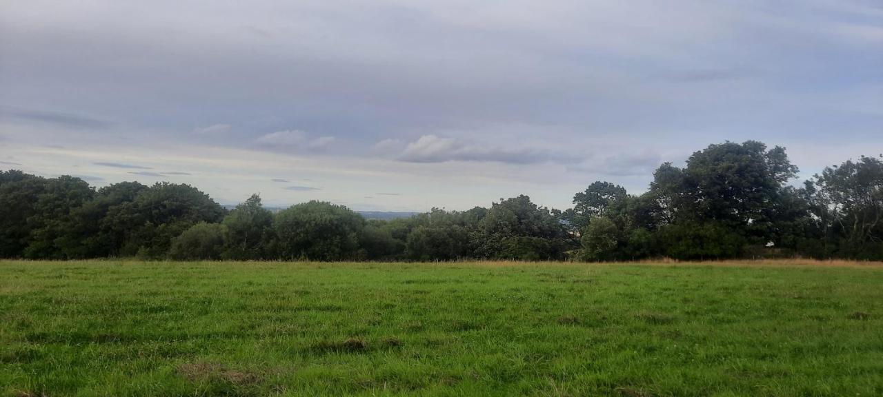 Lanarkshire Apartment- Views- Sleeps 4- Balcony Larkhall  Luaran gambar