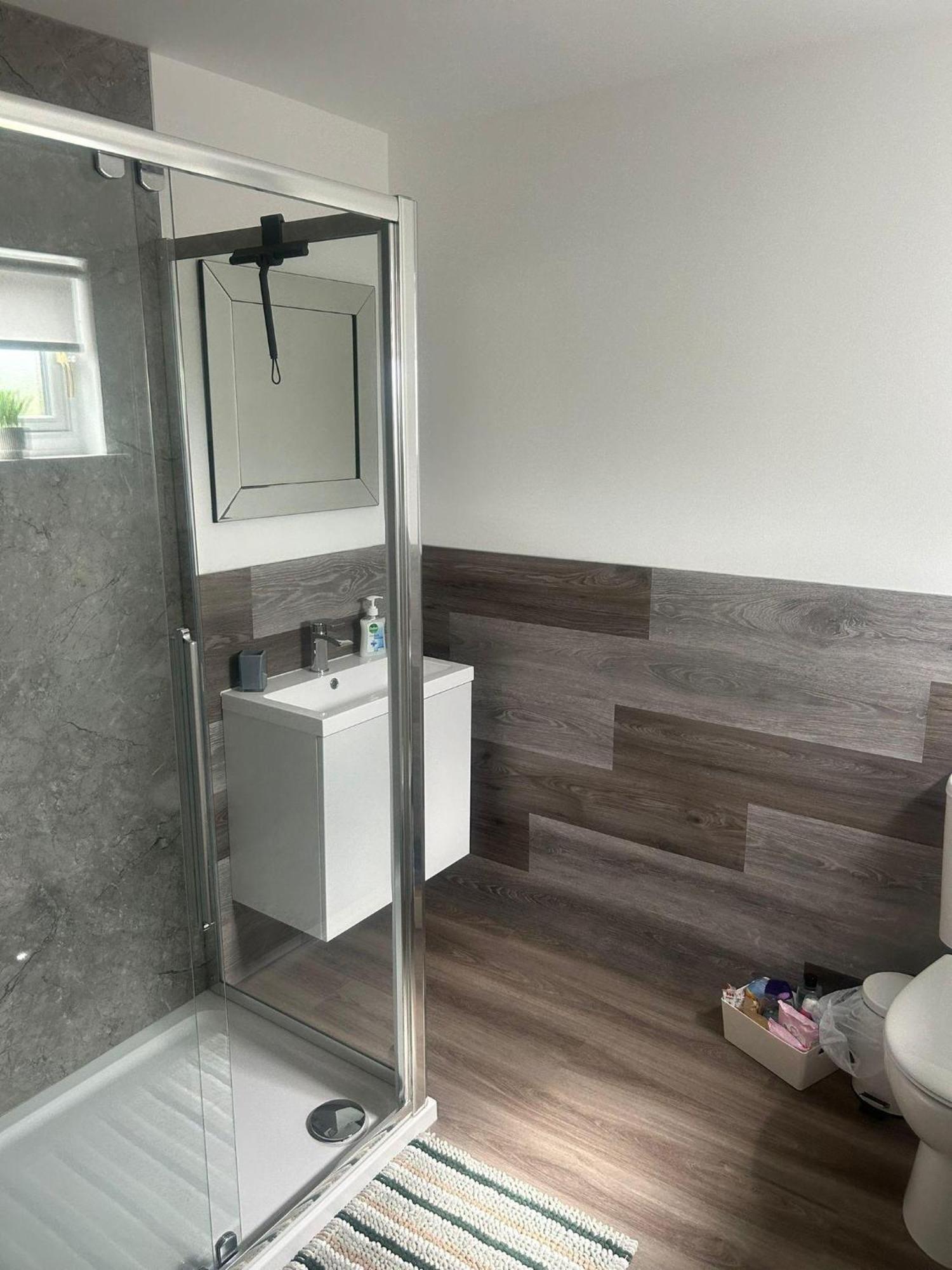 Lanarkshire Apartment- Views- Sleeps 4- Balcony Larkhall  Luaran gambar