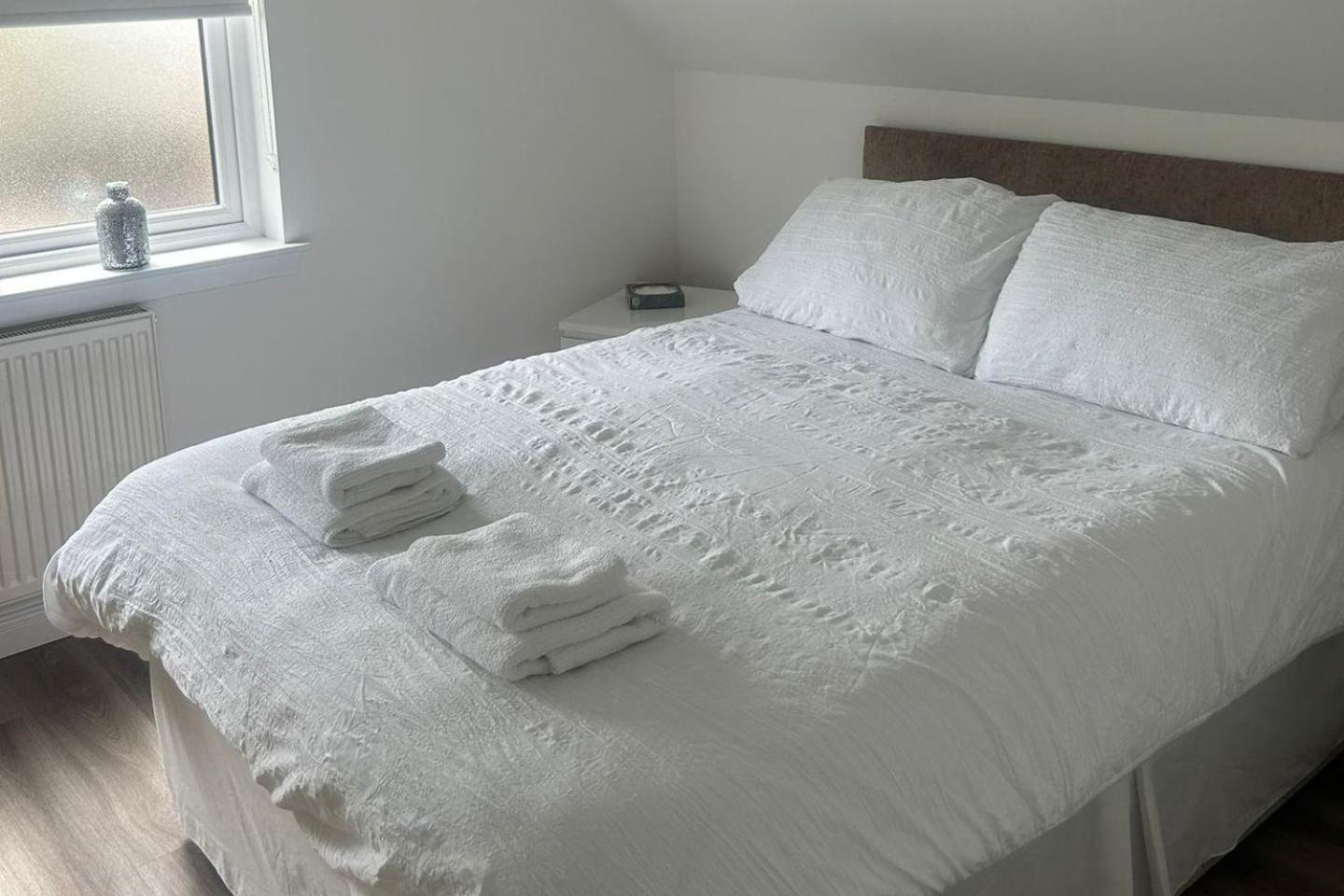 Lanarkshire Apartment- Views- Sleeps 4- Balcony Larkhall  Luaran gambar